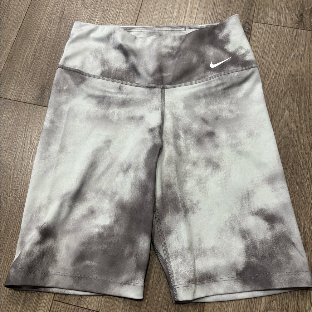 4 NIKE biker shorts gym shorts EUC AND NWT size XS - Picture 6 of 6